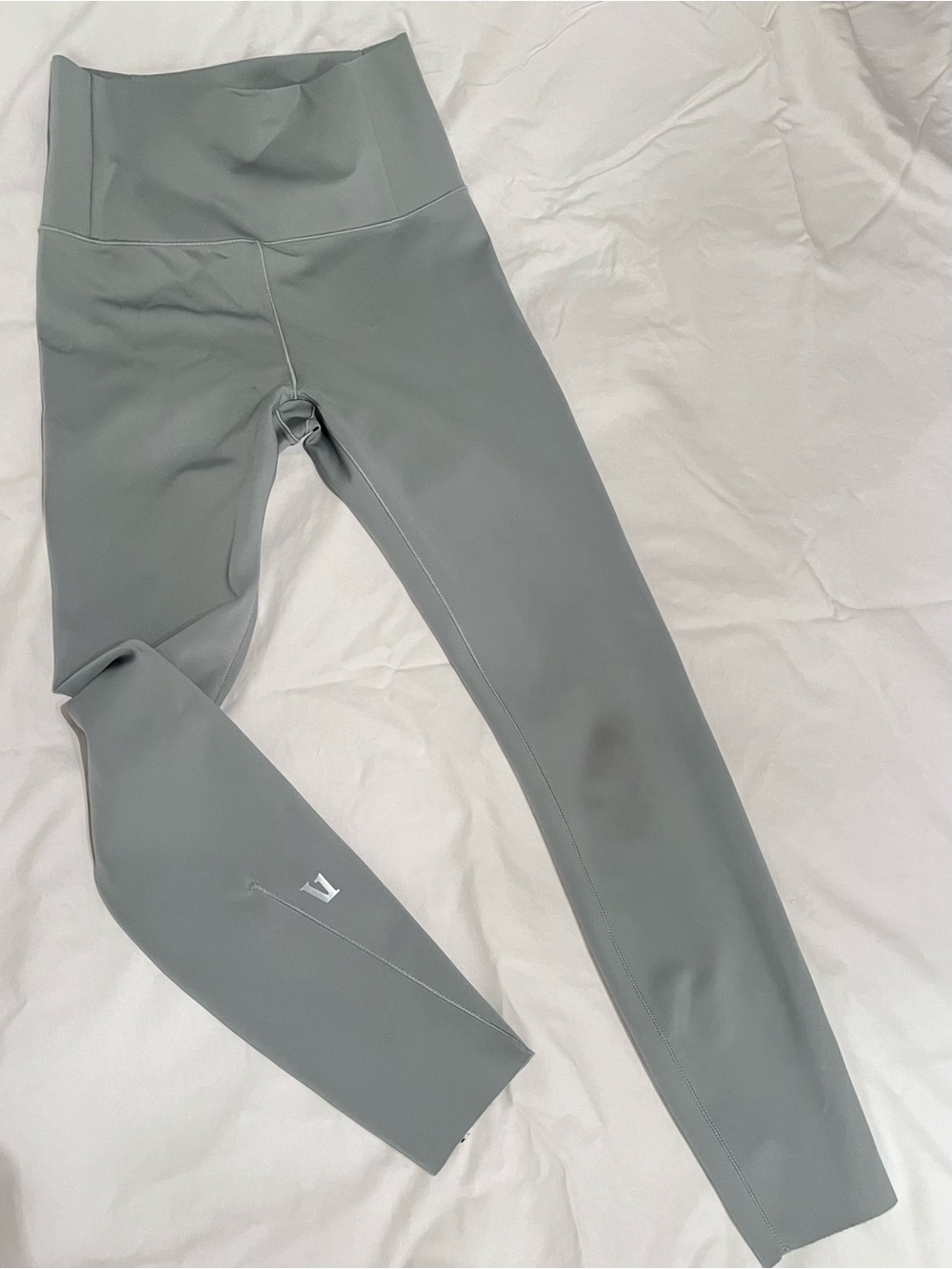 Vuori Evolve Leggings — Sage Gray (Fern)